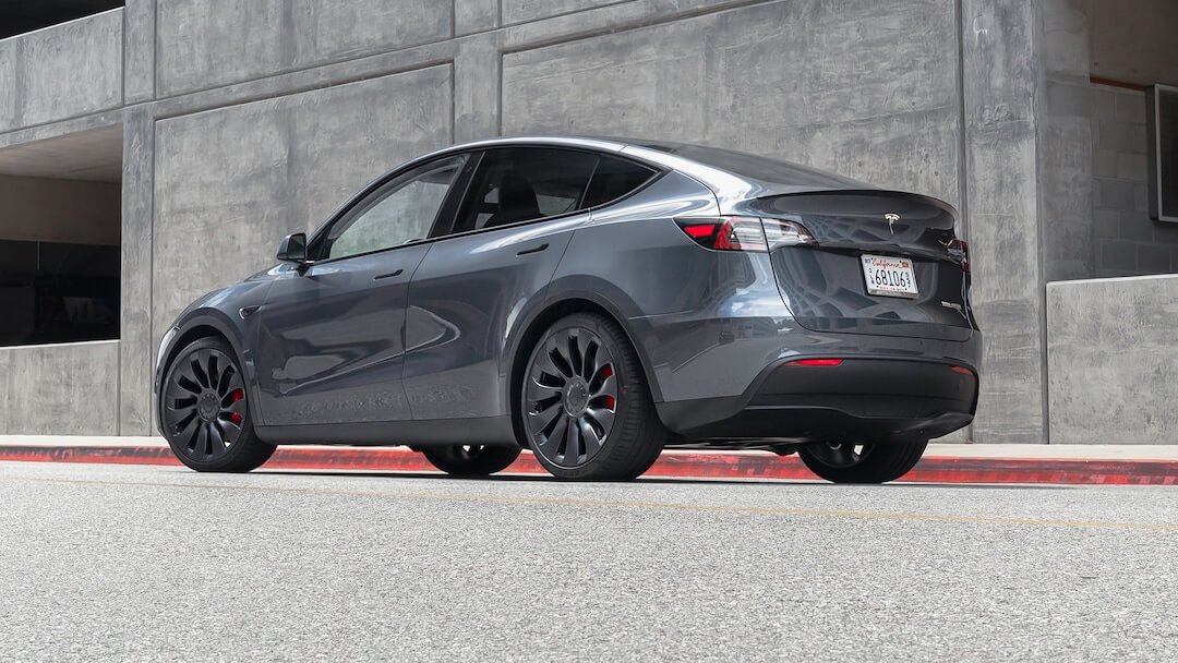 Tesla Model Y Performance (2020-2025) rear quarter photo, three-quarter view, diagonal, exterior