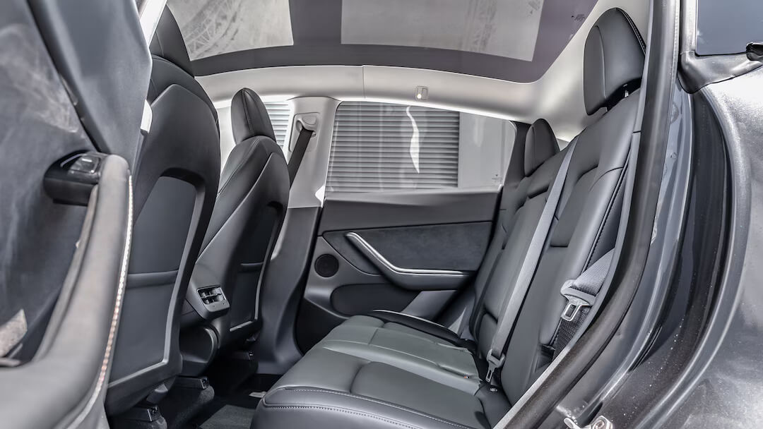 Tesla Model Y Performance (2020-2025) rear seats photo, back seats, passenger seats, legroom, headroom, interior