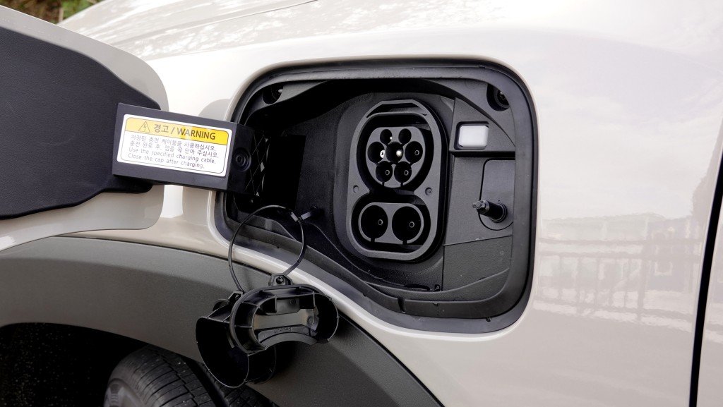 KGM Torres EVX (2024-...) charge port Europe photo, charging, inlet, plug, connector