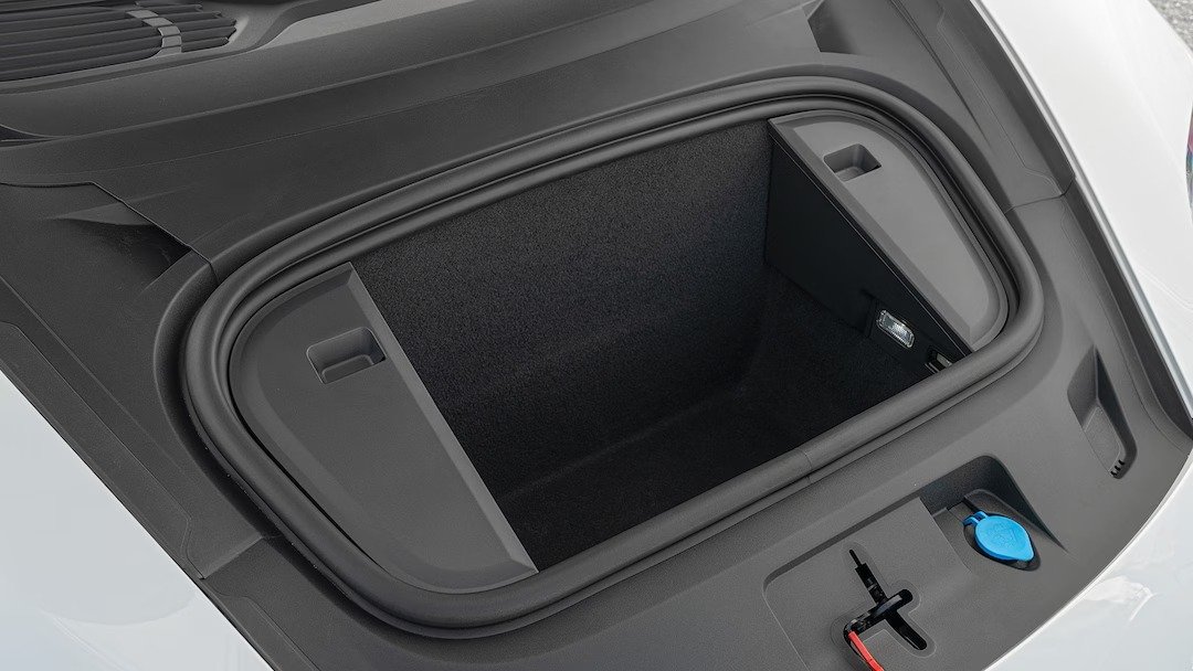 Porsche Taycan Turbo S (2020-2024) frunk, front trunk, under hood, storage, cargo, capacity, bonus space