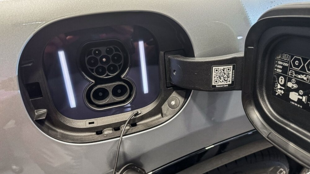 Mercedes EQS SUV Maybach 680 (2024-…) charge port Europe, charging, inlet, plug, connector