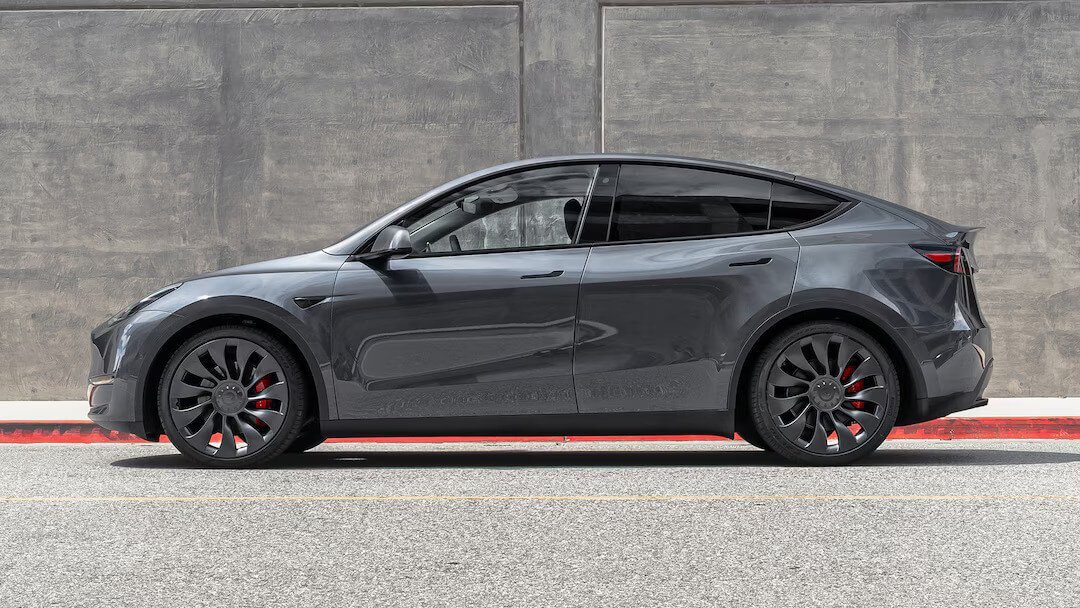 Tesla Model Y Performance (2020-2025) side profile photo, silhouette, doors, wheels, exterior