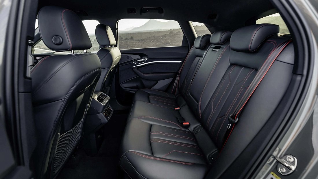 Audi SQ8 e-tron (2023-…) rear seats photo, back seats, passenger seats, legroom, headroom, interior