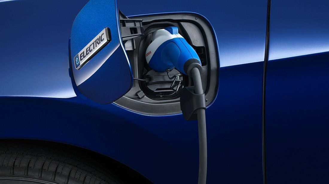 Honda Clarity Electric (2017-2019) charge port USA photo, charging, inlet, plug, connector