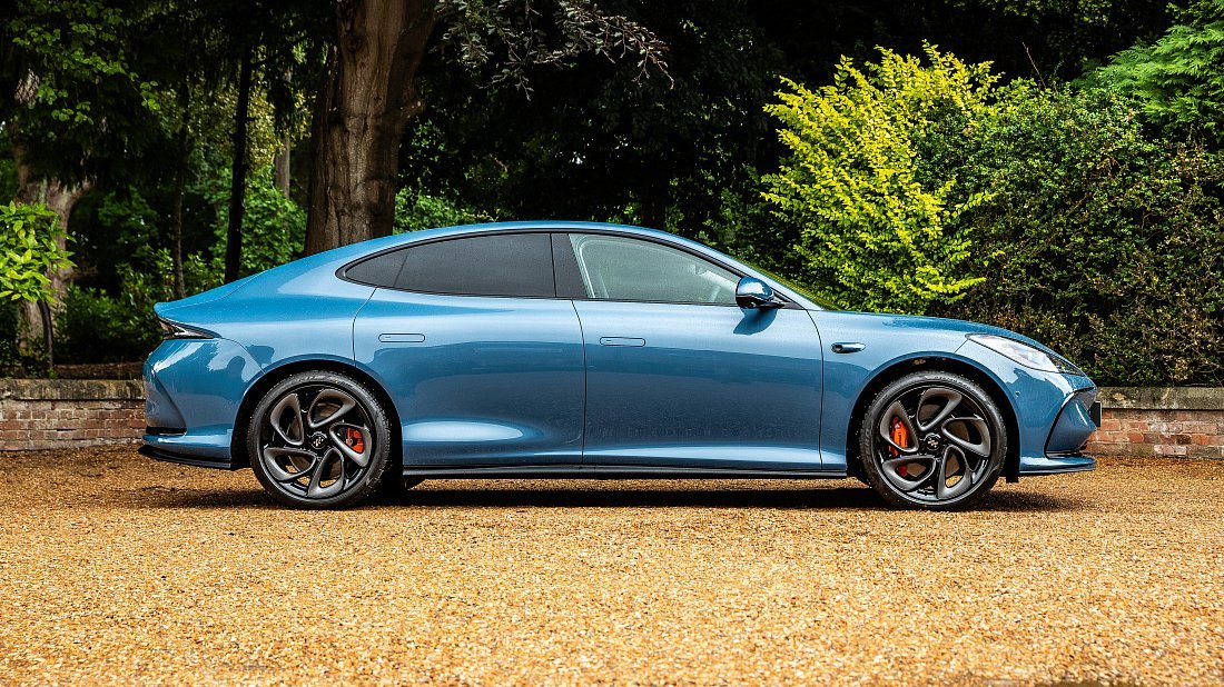 MG IM5 Performance (2025-...) side profile photo, silhouette, doors, wheels, exterior