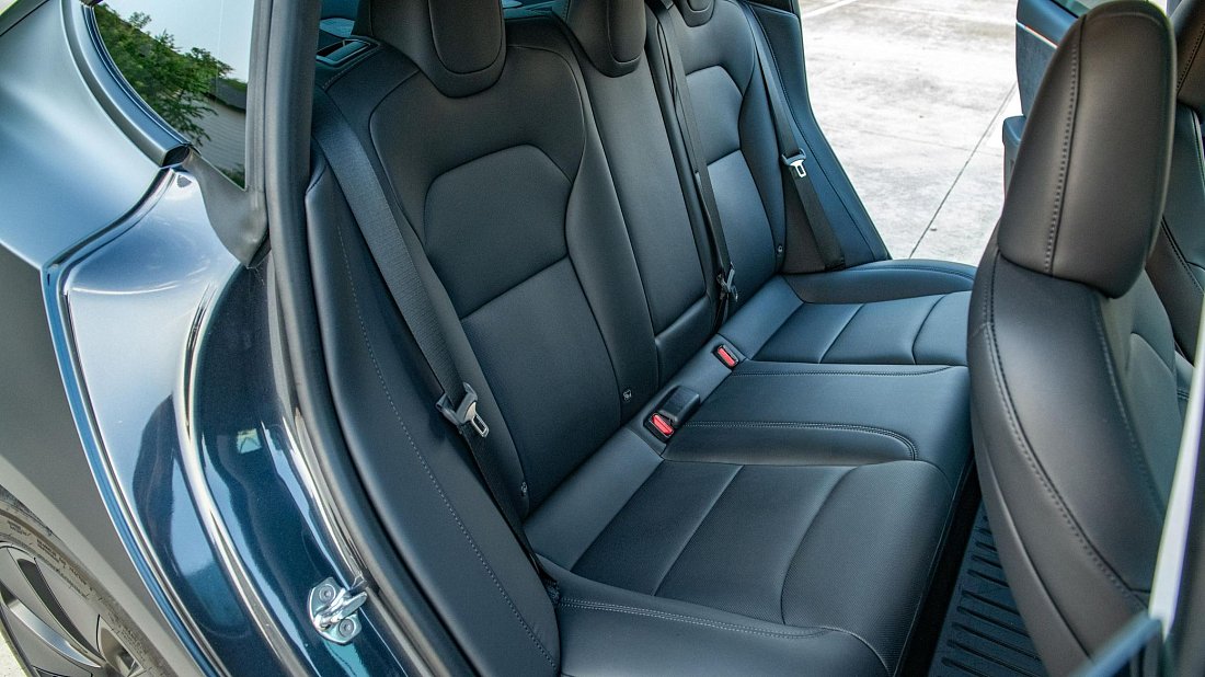 Tesla Model 3 Long Range AWD (2023-…) rear seats photo, back seats, passenger seats, legroom, headroom, interior