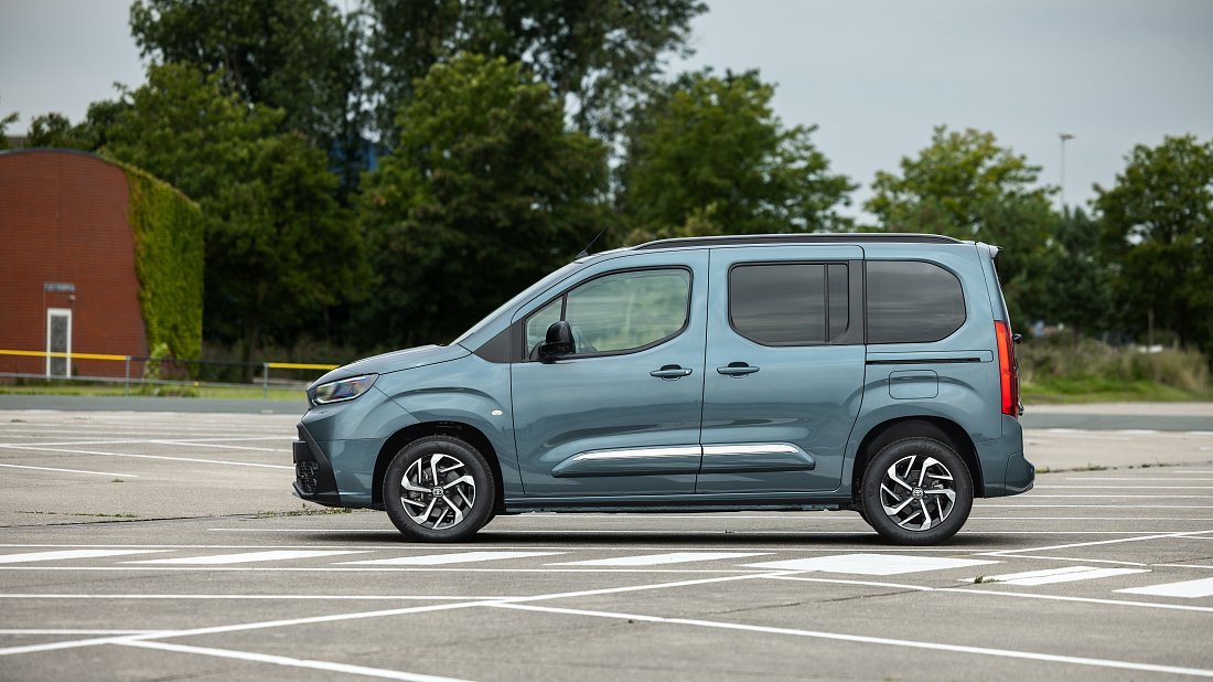 Toyota Proace City Verso Electric L1 52 kWh (2024-...) side profile photo, silhouette, doors, wheels, exterior