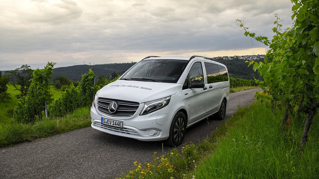 Mercedes eVito Tourer Extra-Long 41 kWh (2019-2020) front view, front quarter, diagonal, exterior