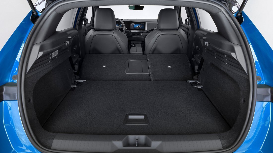Opel Astra Electric (2023-…) trunk, boot, expanded, folded seats, maximum volume, max cargo, max capacity, max storage