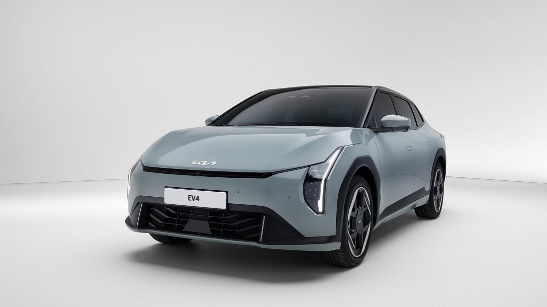 Kia EV4 Sedan Long Range (2025-…) front view, front quarter, diagonal, exterior