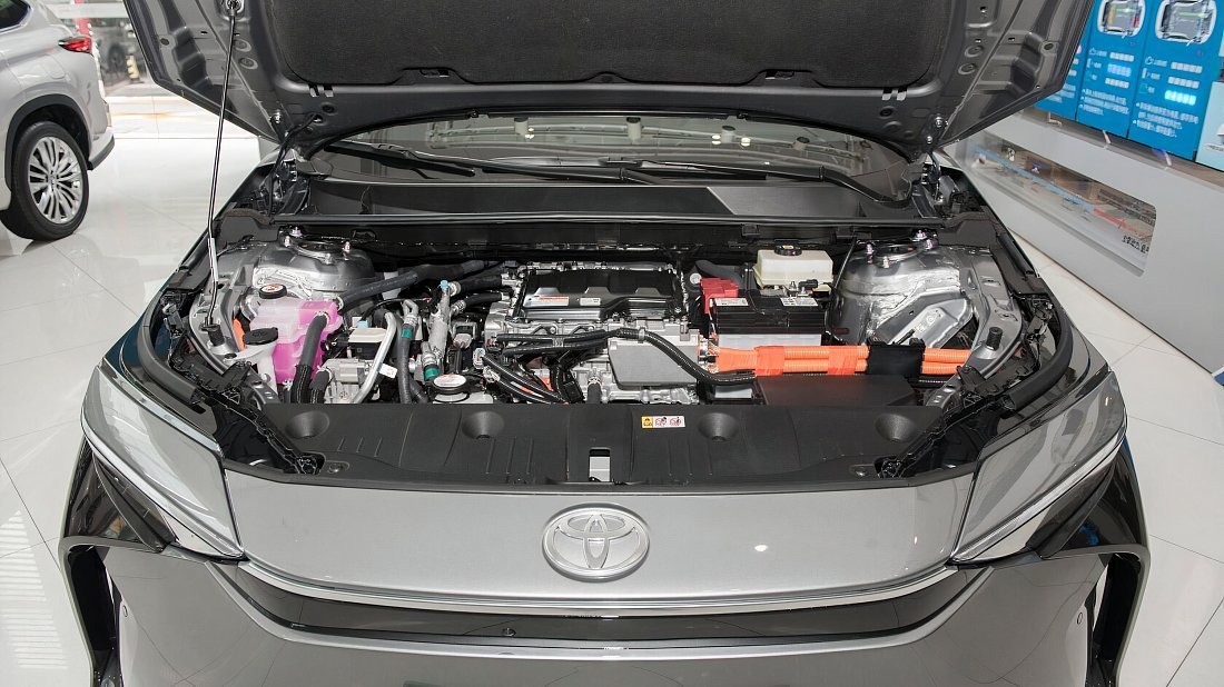 Toyota bZ4X AWD (2022-2025) frunk, front trunk, under hood, storage, cargo, capacity, bonus space