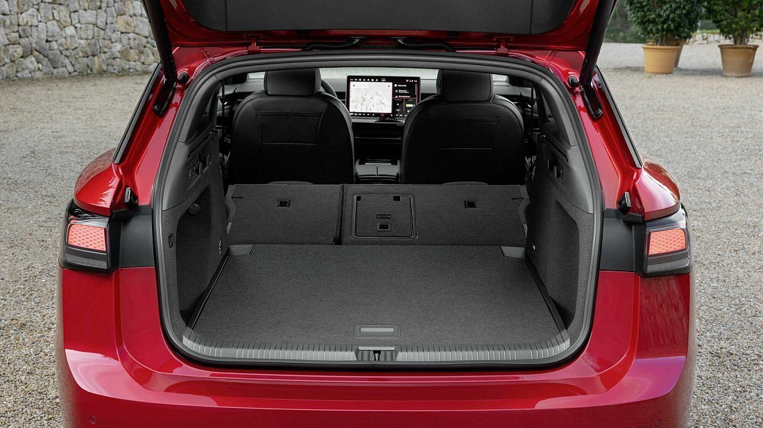 Volkswagen ID.7 Tourer GTX (2024-…) folded trunk photo, boot, expanded, folded seats, maximum volume, max cargo, max capacity, max storage