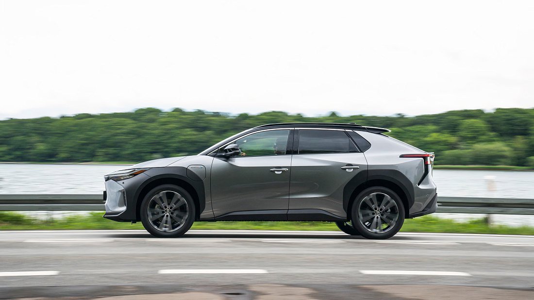 Toyota bZ4X AWD (2022-2025) side profile, silhouette, doors, wheels, exterior