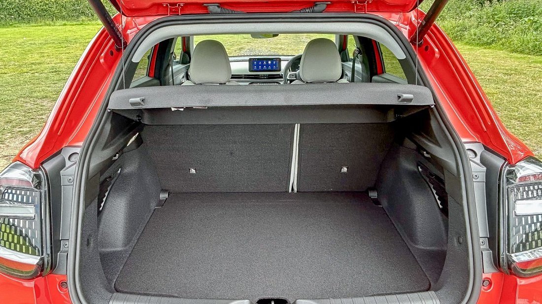 Abarth 600e Scorpionissima (2024-…) trunk, boot, seats up, seats upright, cargo space, cargo volume, cargo capacity, storage