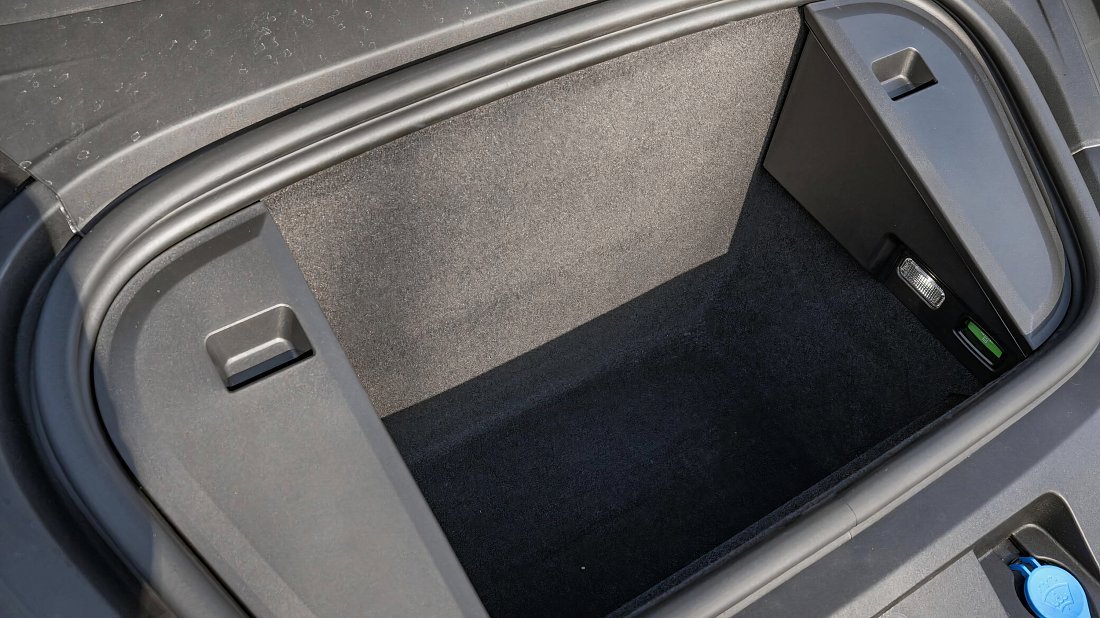 Porsche Taycan Turbo Cross Turismo (2021-2024) frunk photo, front trunk, under hood, storage, cargo, capacity, bonus space