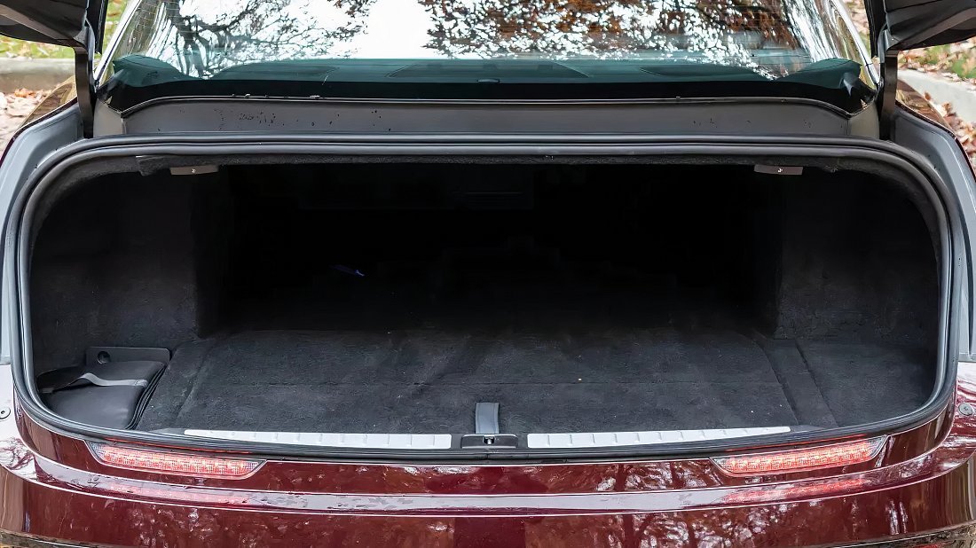 Lucid Air Dream Edition Performance (2021-2022) trunk, boot, seats up, seats upright, cargo space, cargo volume, cargo capacity, storage