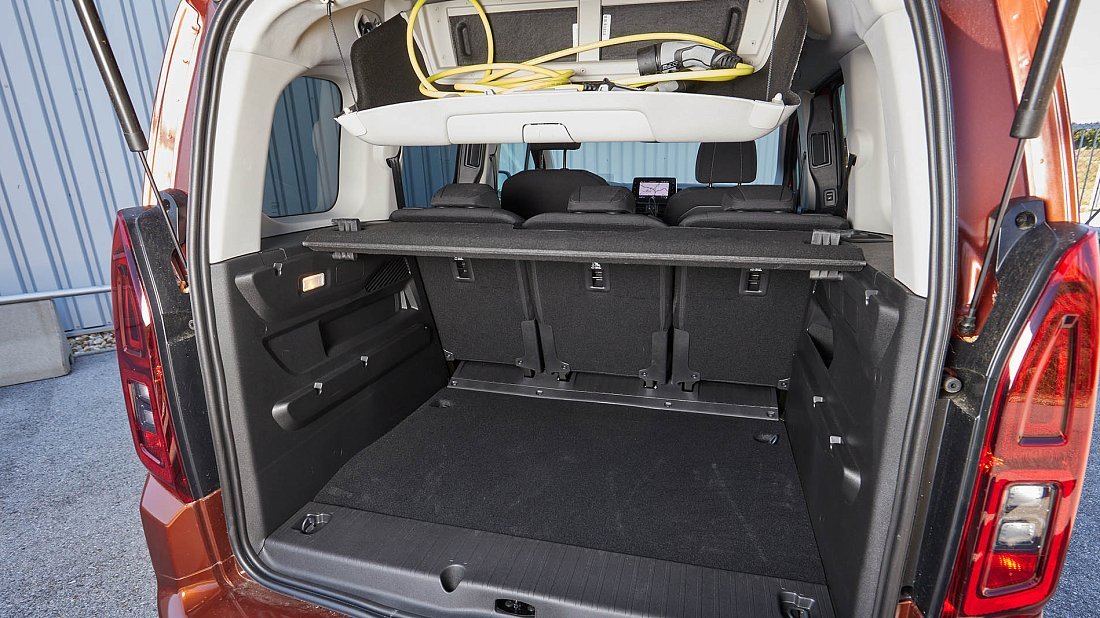 Opel Combo Electric Life 50 kWh (2021-2024) trunk, boot, seats up, seats upright, cargo space, cargo volume, cargo capacity, storage