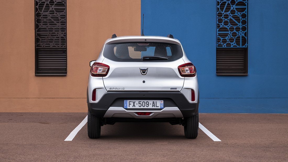 Dacia Spring Electric (2021-2022) rear view photo, taillights, trunk, spoiler, badge, bumper, exterior