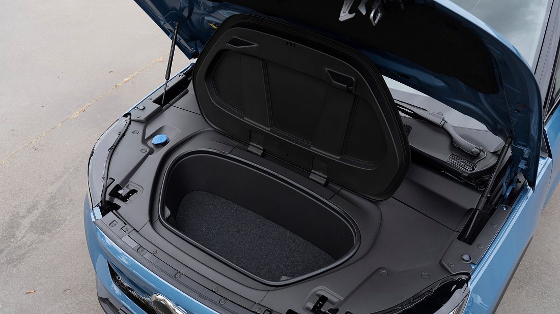Volvo C40 Recharge (EC40) Single Motor Extended Range (2022-...) frunk, front trunk, under hood, storage, cargo, capacity, bonus space