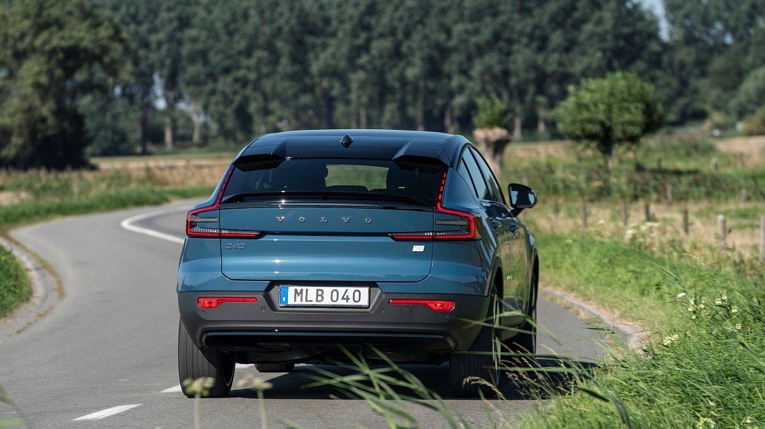 Volvo C40 Recharge (EC40) Single Motor Extended Range (2022-...) rear view, taillights, trunk, spoiler, badge, bumper, exterior