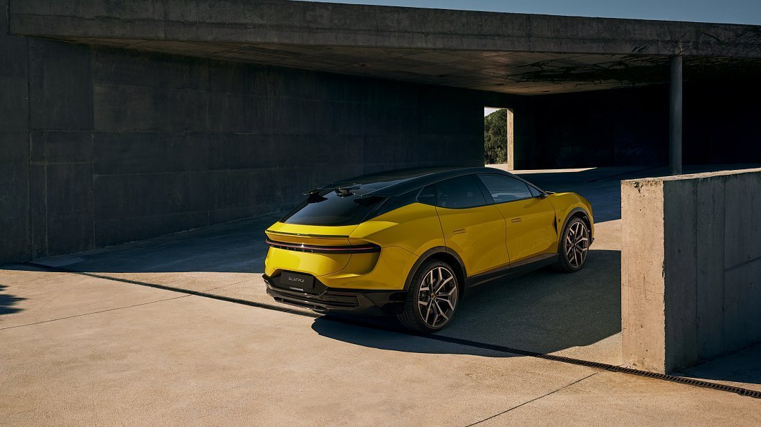 Lotus Eletre 600 (2023-…) rear quarter, three-quarter view, diagonal, exterior