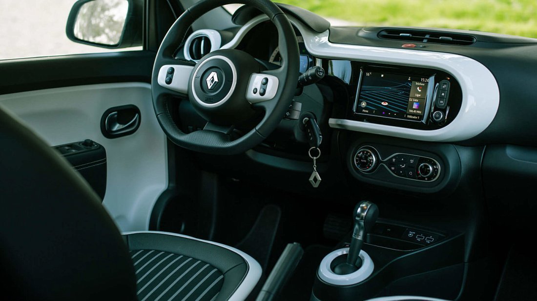 Renault Twingo Z.E. (2020-2024) interior, front seat, driver seat, dashboard, steering wheel, infotainment, cockpit