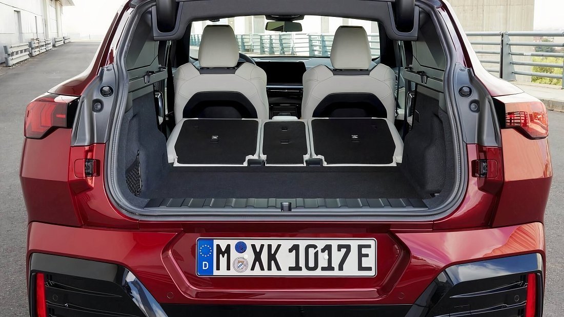BMW iX2 xDrive30 (2023-…) trunk, boot, expanded, folded seats, maximum volume, max cargo, max capacity, max storage