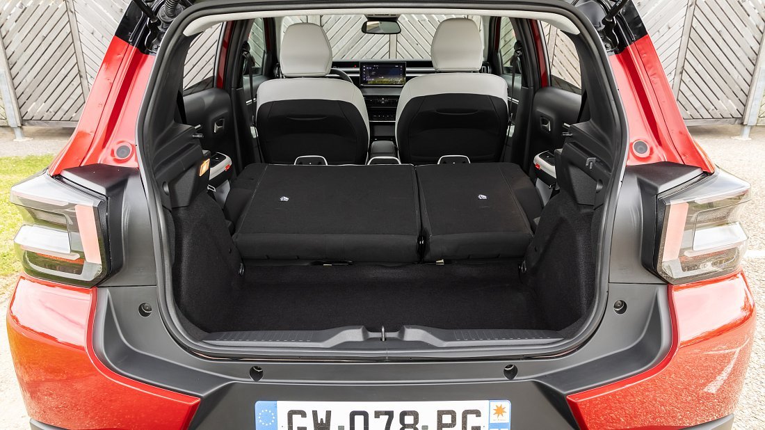Citroën e-C3 Comfort Range (2024-…) folded trunk photo, boot, expanded, folded seats, maximum volume, max cargo, max capacity, max storage