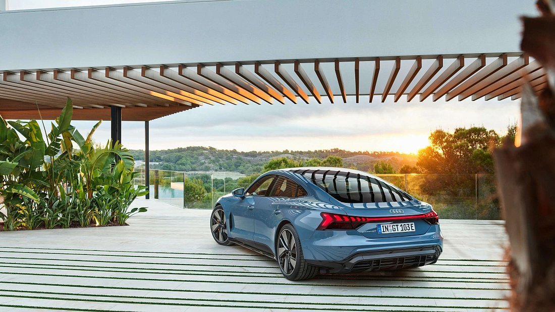 Audi e-tron GT quattro (2021-2024) rear quarter, three-quarter view, diagonal, exterior