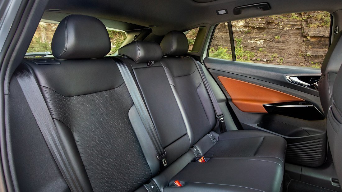 Volkswagen ID.4 Pro (2021-2022) rear seats, back seats, passenger seats, legroom, headroom, interior