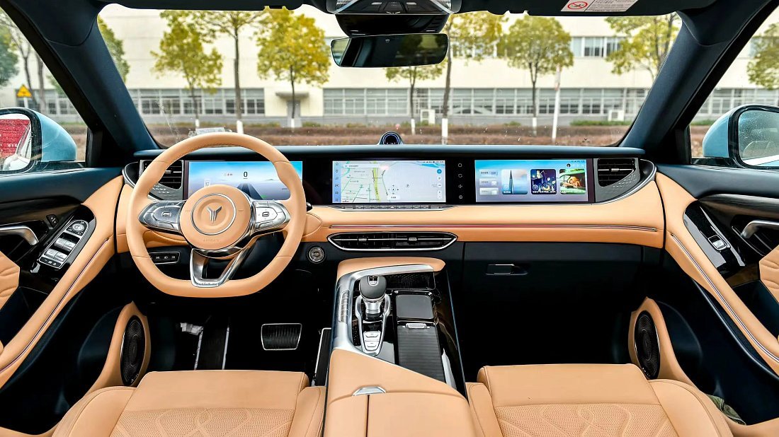 Voyah Free Electric Long Range (2022-...) interior, front seat, driver seat, dashboard, steering wheel, infotainment, cockpit