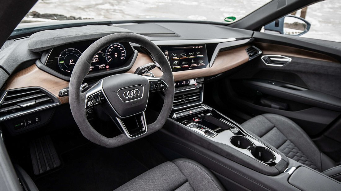 Audi e-tron GT quattro (2021-2024) interior, front seat, driver seat, dashboard, steering wheel, infotainment, cockpit