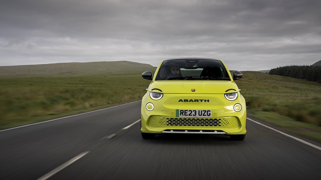 Abarth 500e Hatchback (2023-…) front fascia, grille, headlights, bumper, exterior