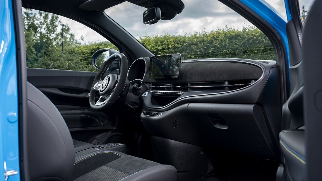 Abarth 500e Convertible (2023-…) interior photo, front seat, driver seat, dashboard, steering wheel, infotainment, cockpit