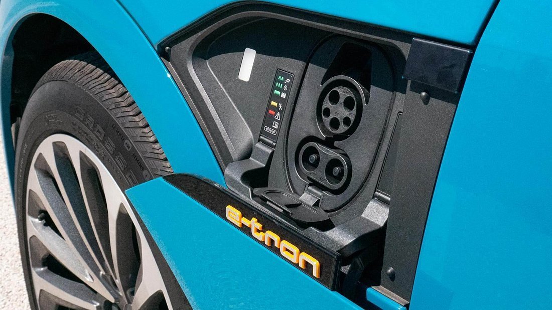 Audi e-tron 55 quattro (2019-2022) charge port USA, charging, inlet, plug, connector
