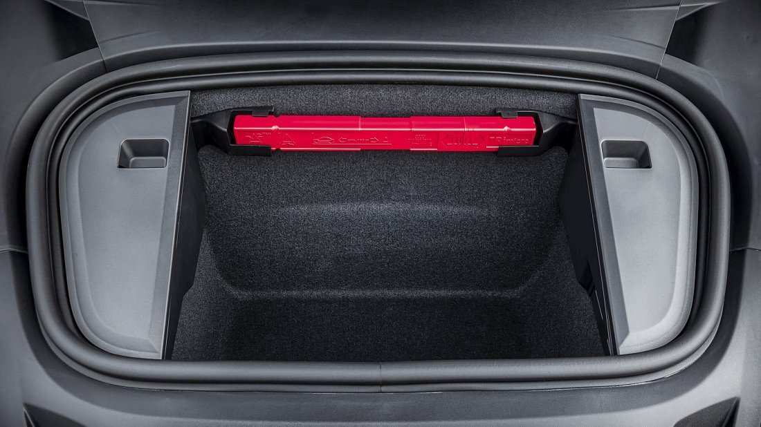 Porsche Taycan 4S Sport Turismo (2024-…) frunk, front trunk, under hood, storage, cargo, capacity, bonus space