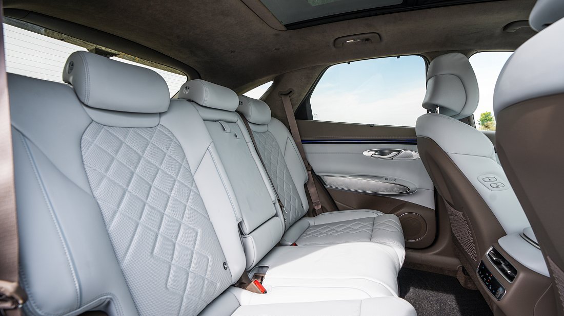 Genesis Electrified GV70 AWD (2025-…) rear seats photo, back seats, passenger seats, legroom, headroom, interior