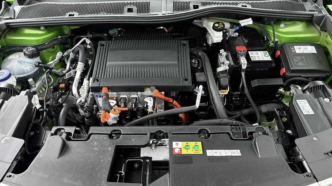 Opel Mokka Electric 54 kWh (2023-…) frunk, front trunk, under hood, storage, cargo, capacity, bonus space