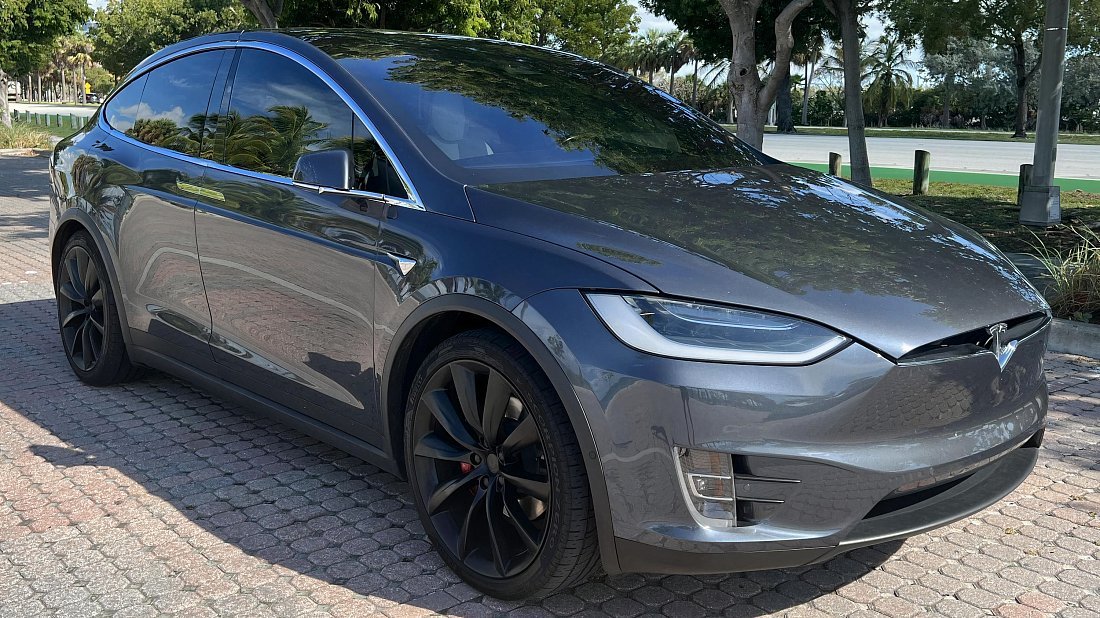 Photo of Tesla Model X Performance (2019-2020) (1 slide)
