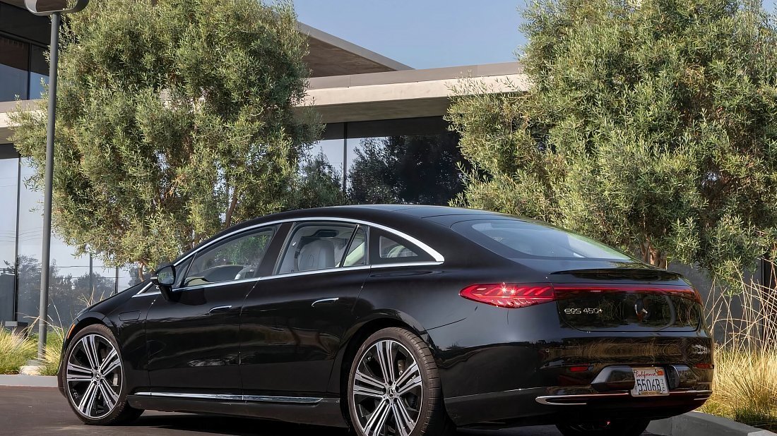 Mercedes EQS 450 4MATIC (2022-2024) rear quarter photo, three-quarter view, diagonal, exterior