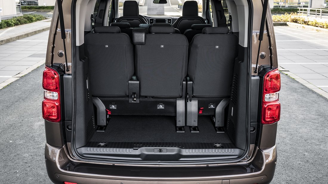 Toyota Proace Verso Electric M 50 kWh (2021-2024) trunk, boot, seats up, seats upright, cargo space, cargo volume, cargo capacity, storage