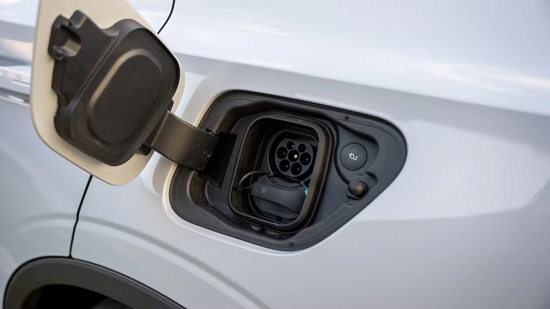Polestar 2 Standard Range Single Motor (2024-…) charge port Europe, charging, inlet, plug, connector