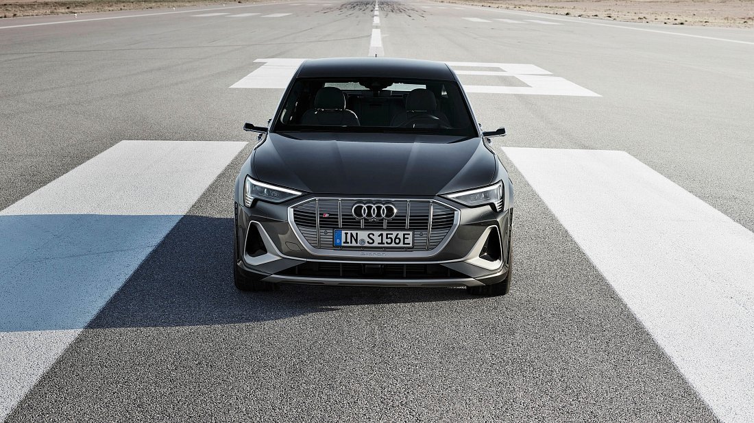 Audi e-tron Sportback S (2020-2022) front fascia photo, grille, headlights, bumper, exterior