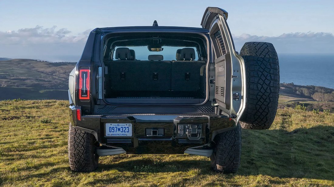 GMC Hummer EV SUV 3X (2023-…) trunk photo, boot, seats up, seats upright, cargo space, cargo volume, cargo capacity, storage