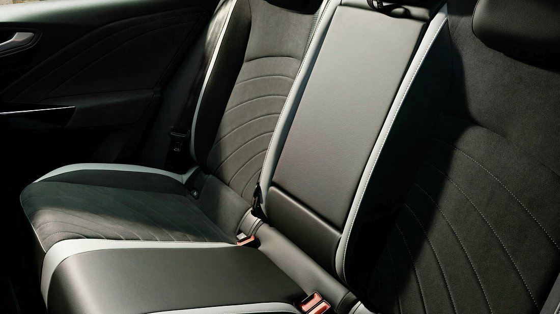 Volkswagen ID.3 Pro (2024-…) rear seats, back seats, passenger seats, legroom, headroom, interior