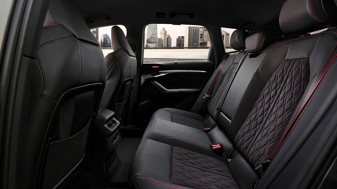 Audi Q6 e-tron quattro (2024-…) rear seats, back seats, passenger seats, legroom, headroom, interior