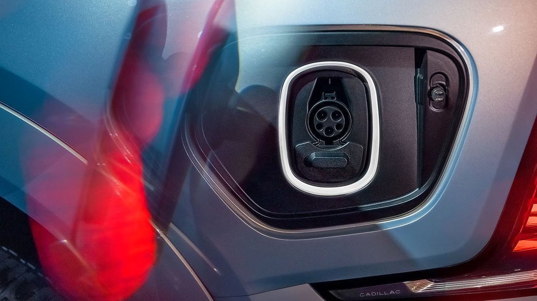 Cadillac Escalade IQ First Edition (2024-…) charge port USA, charging, inlet, plug, connector