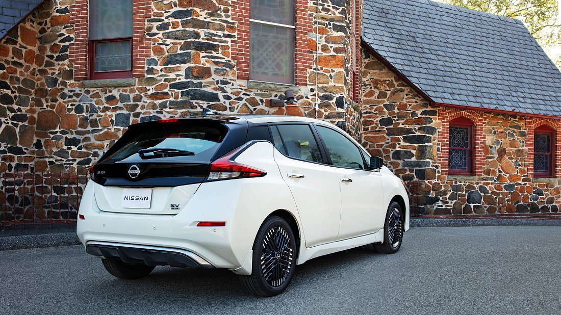 Nissan Leaf 60 kWh (2022-…) rear view, taillights, trunk, spoiler, badge, bumper, exterior
