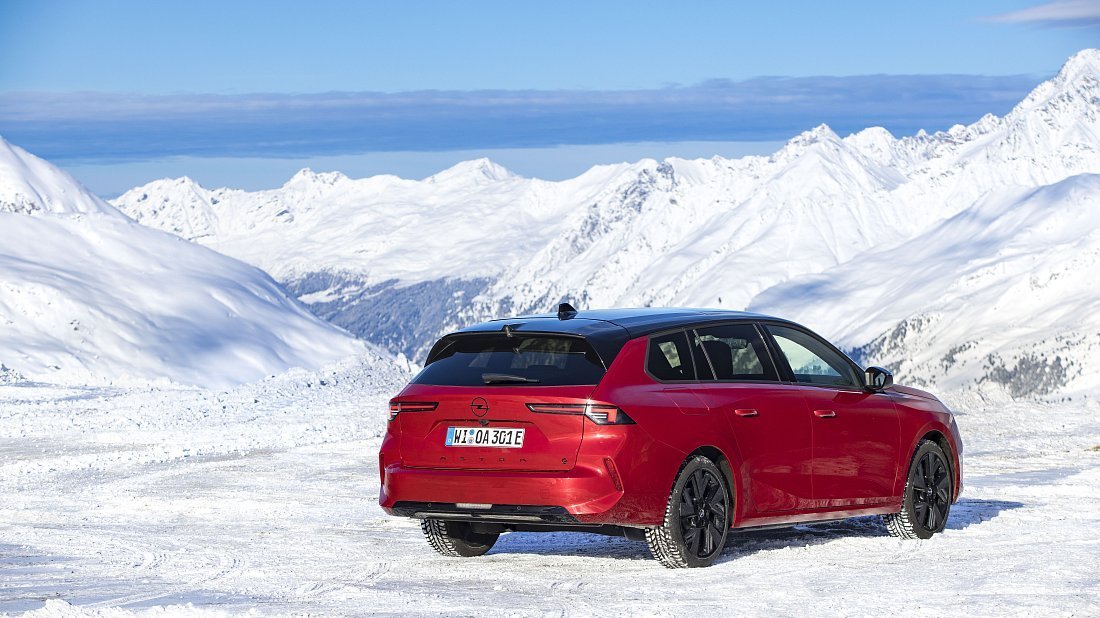Opel Astra Electric Sports Tourer (2023-…) rear quarter, three-quarter view, diagonal, exterior