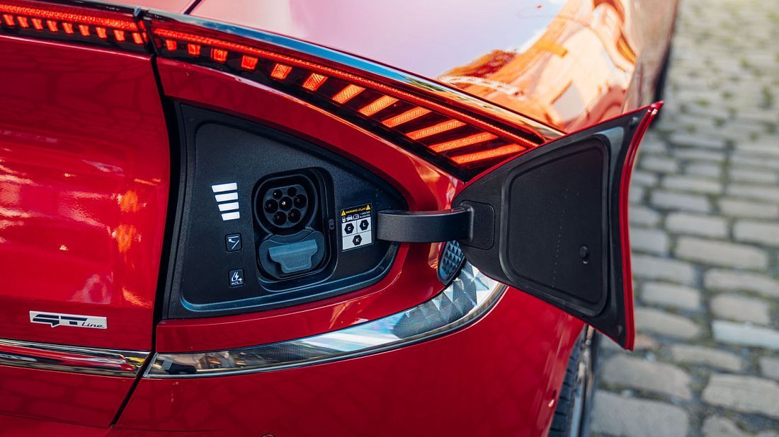 Kia EV6 GT (2022-2024) charge port Europe photo, charging, inlet, plug, connector